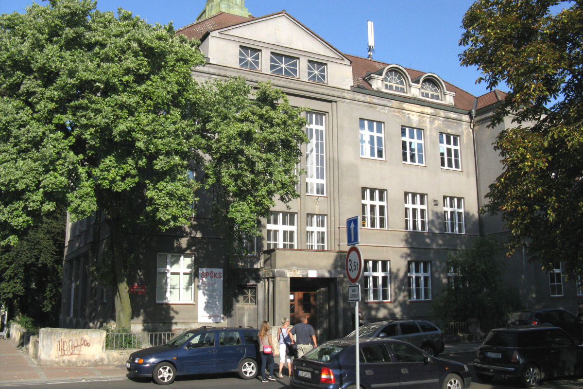 Střední keramická škola v Karlových Varech dostala nový název