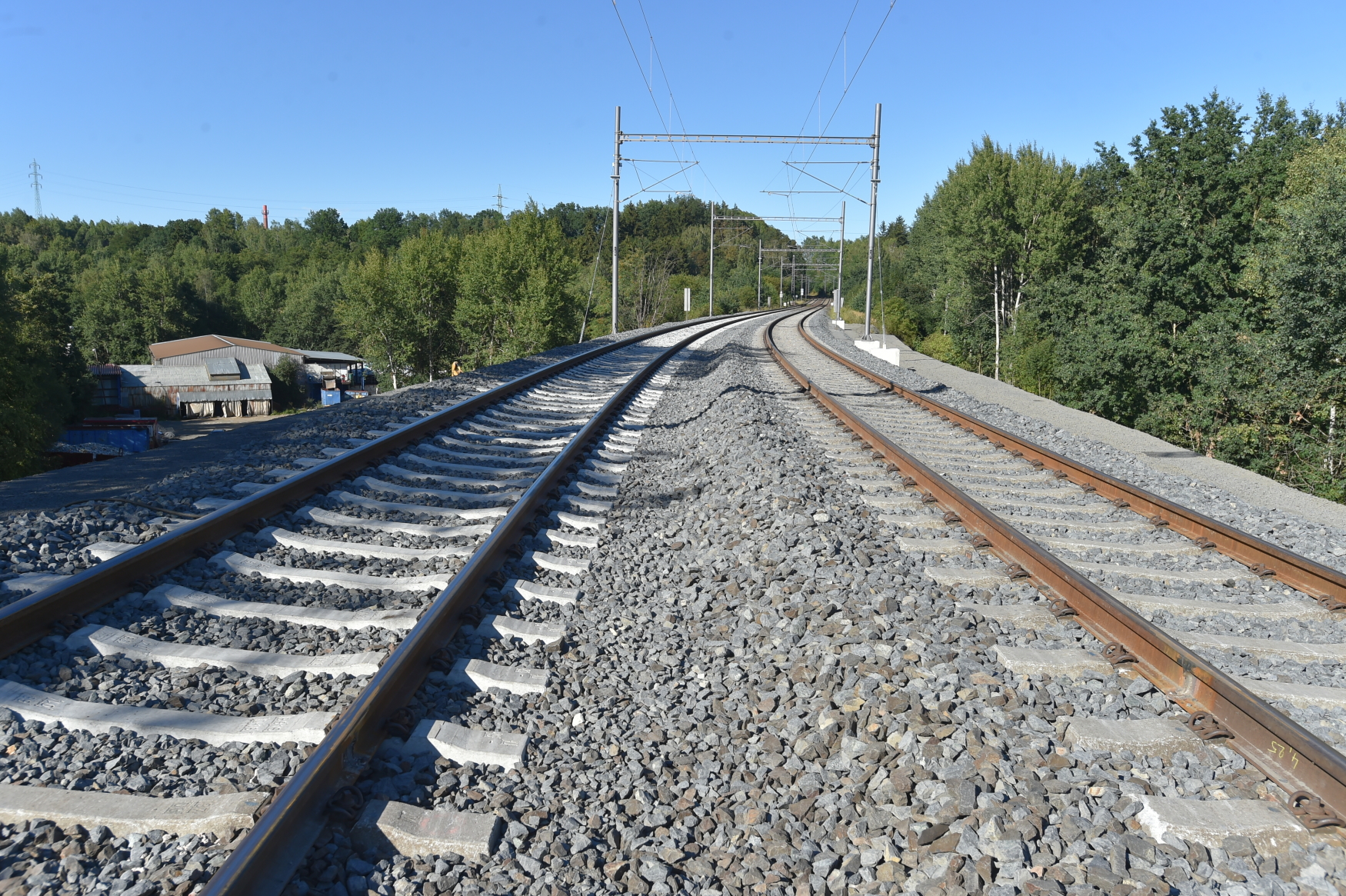 Po opravě byl 6. srpna 2018 obnoven provoz osobních vlaků na trati mezi Dalovicemi a Hájkem na Karlovarsku, která se sesunula v polovině dubna