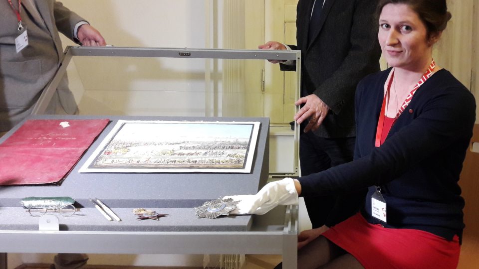Nové artefakty představila kurátorka výstavy na zámku Kynžvart Petra Jadlovská