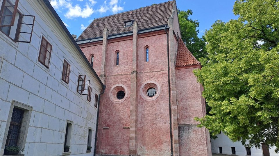 Nejstarší stavba Kaple andělů strážných. V horním patře býval takzvaný trezor, kde mniši ukrývali trn z Kristovy koruny