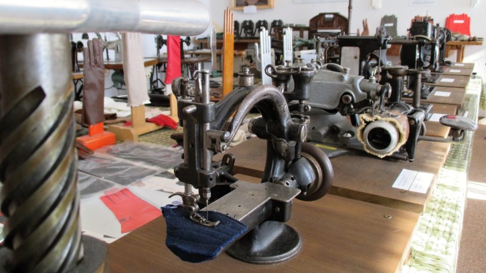 Zrestaurované šicí stroje v Abertamech