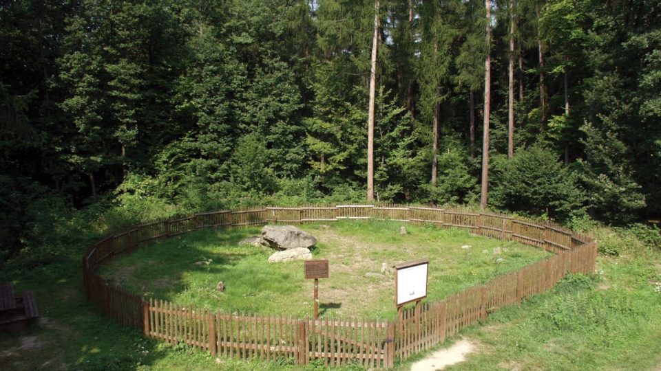 Doba opracování Králova stolu a okolních úprav se datuje do pravěku