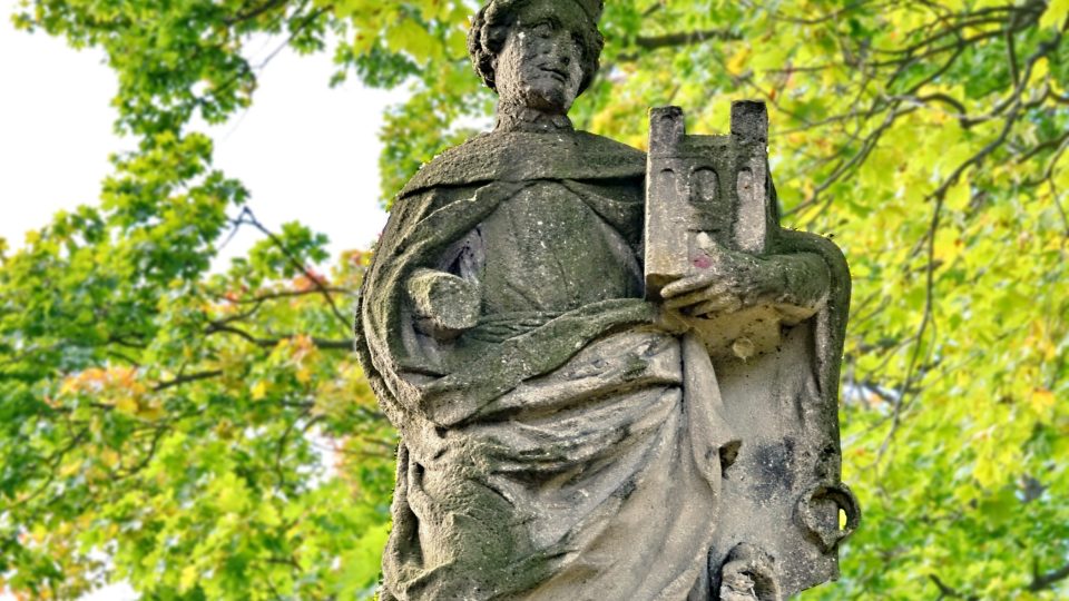 Klášter Teplá socha patrona plzeňské diecéze blahoslaveného Hroznaty