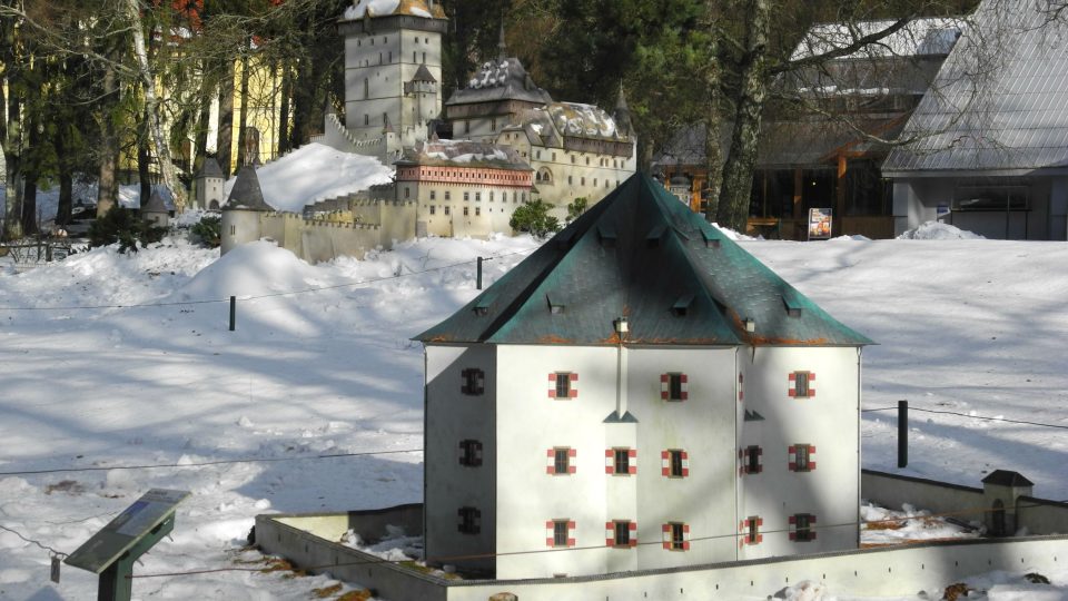 Unikátní modely v parku Boheminium jsou vystaveny nepřízni počasí