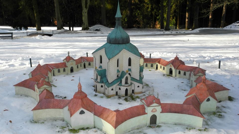 Unikátní modely v parku Boheminium jsou vystaveny nepřízni počasí