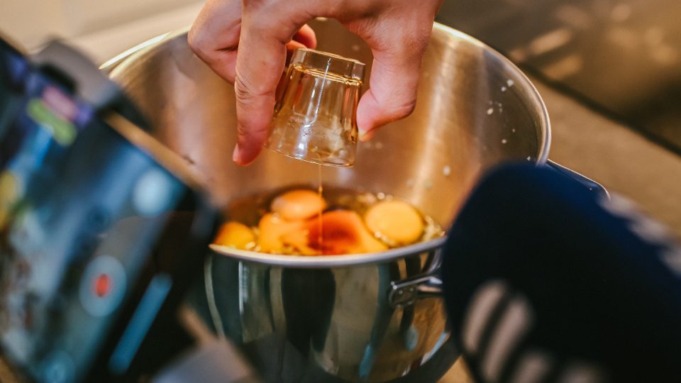 Do mísy dáme všechny ingredience