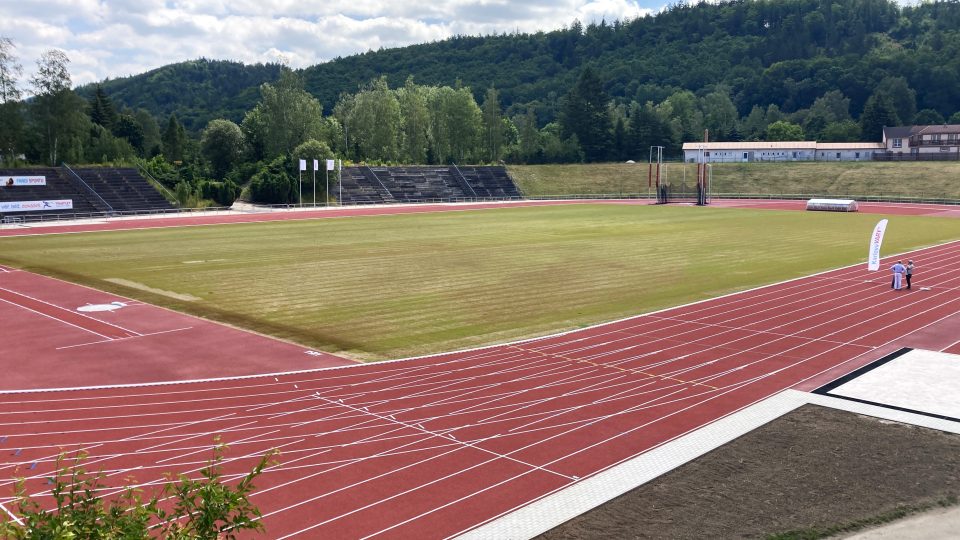 Zrekonstruovaný atletický stadion v Tuhnicích