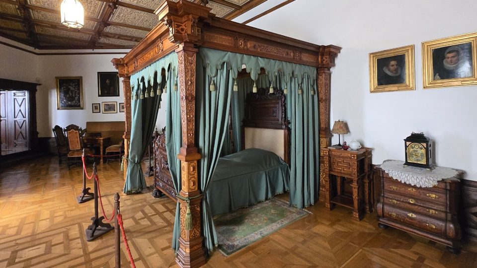 Na prohlídkovém okruhu Osobní život šlechty uvidíte i ložnici paní hraběnky | foto: Vladislava Wildová, Český rozhlas Na prohlídkovém okruhu Osobní život šlechty uvidíte i ložnici paní hraběnky