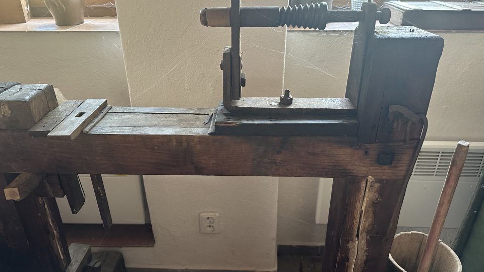 Soustruh na výrobu dřevěných perel | foto: Jana Strejčková, Český rozhlas Soustruh na výrobu dřevěných perel