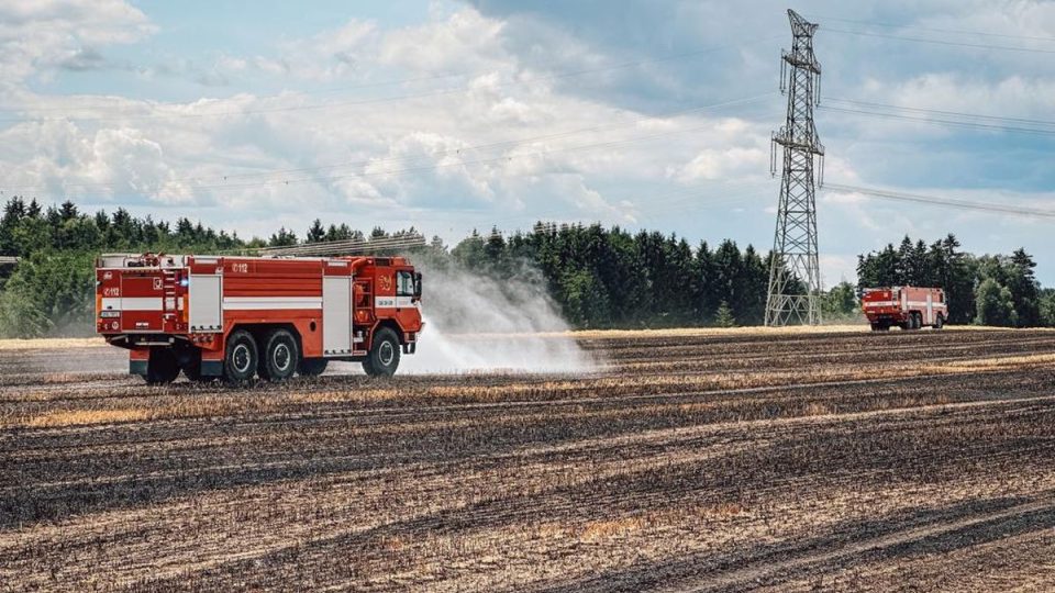 Hasiči v Karlovarském kraji zasahovali v posledním týdnu u víc než 40 požárů kvůli suchu