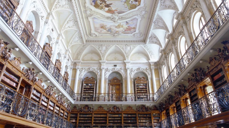 Největší klášterní knihovnu v Čechách najdete v Klášteře Teplá