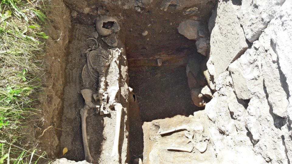 Při výzkumu archeologové objevili také kosterní pozůstatky dítěte
