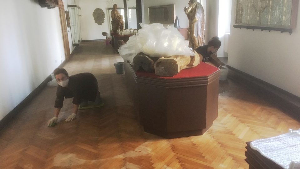 Poslední úpravy před otevřením chebského muzea