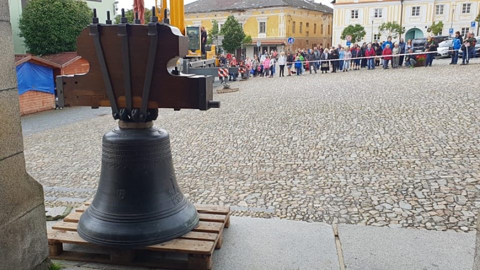 Instalování zvonů do kostela v Kašperských Horách | foto: Lukáš Milota, Český rozhlas, Český rozhlas Instalování zvonů do kostela v Kašperských Horách