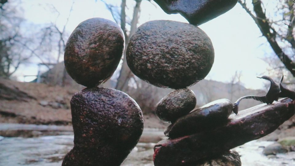 Kamenné výtvory landartisty Michaela Graba