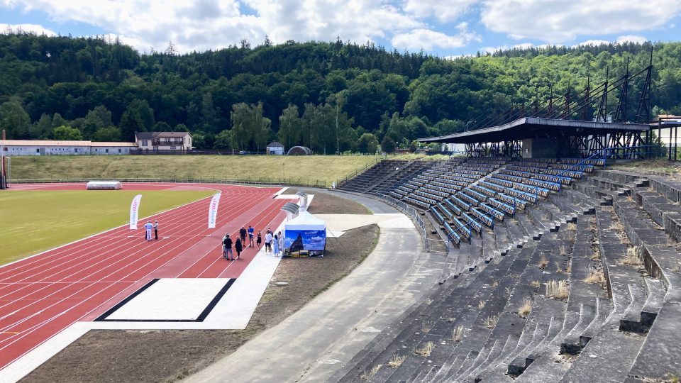 Zrekonstruovaný atletický stadion v Tuhnicích