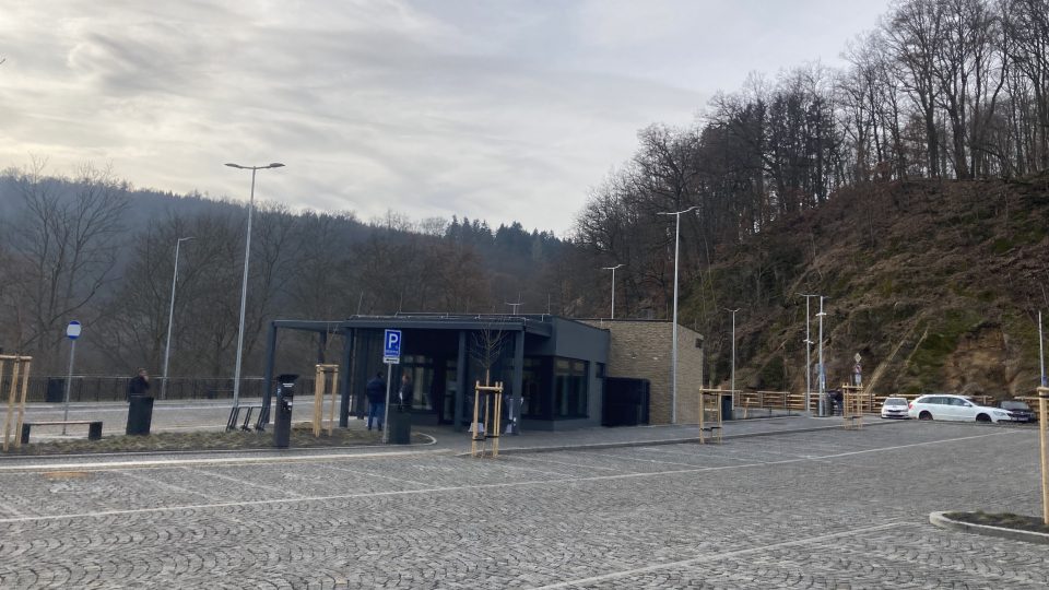 Nový autobusový terminál v Lokti