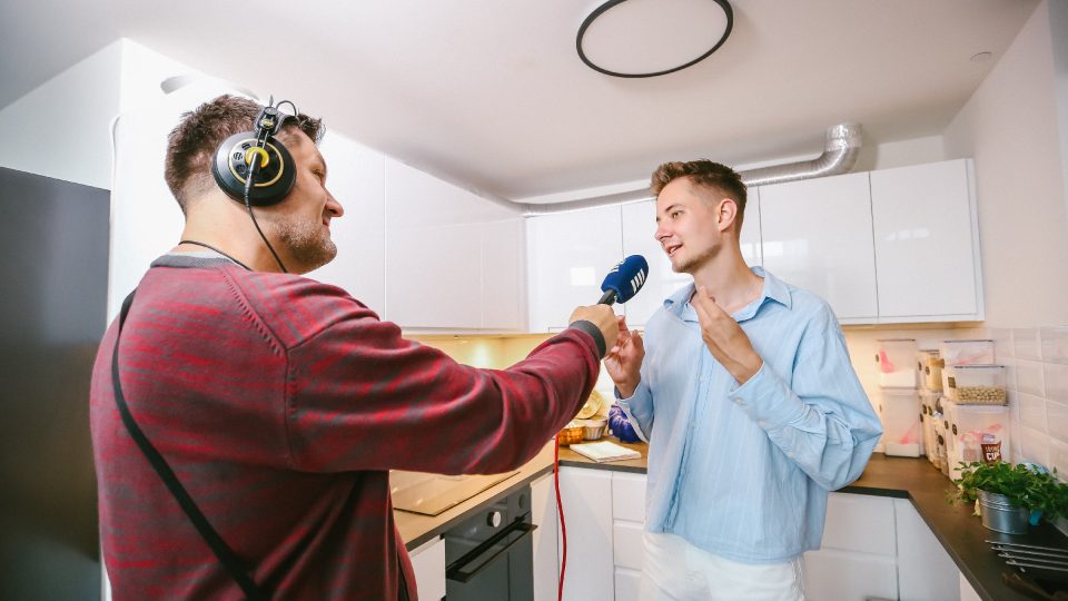 Moderátor Patrik Rozehnal a cukrář Vojta Vrtiška