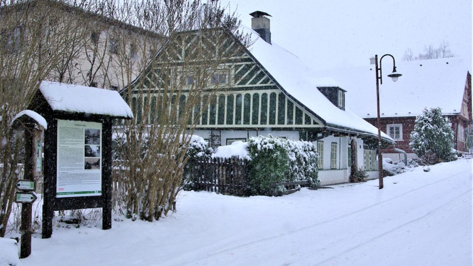 Na prahu Zvědavé uličky v Jilemnici | foto: Vladislava Wildová, Český rozhlas Na prahu Zvědavé uličky v Jilemnici