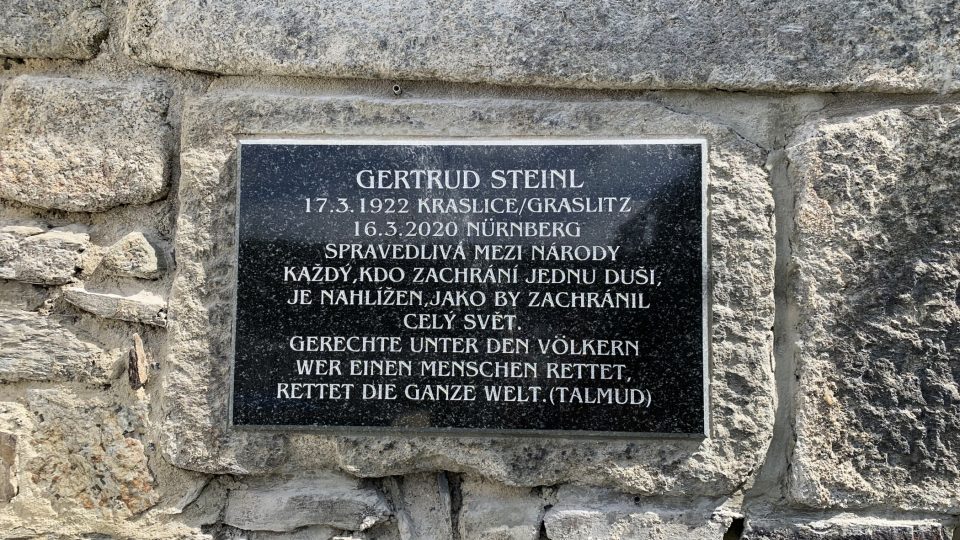 Pamětní deska Gertrud Steinl v Kraslicích