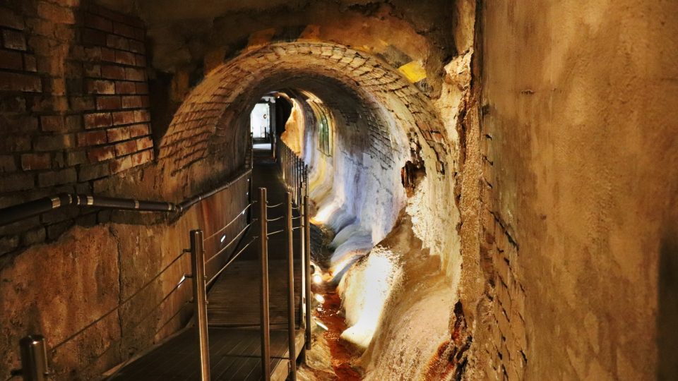 Podzemí Vřídelní kolonády