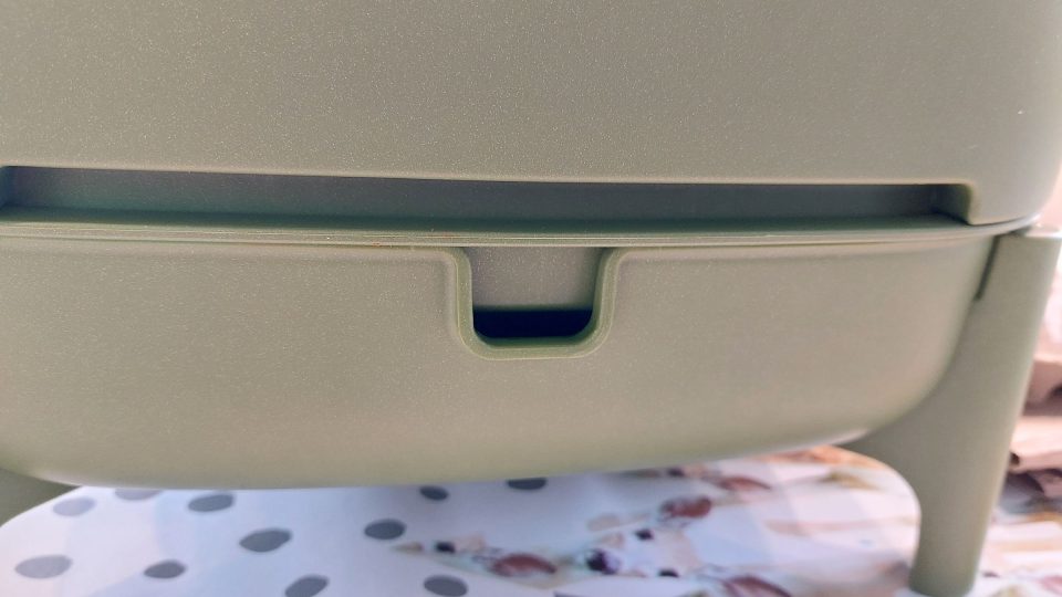 Ve spodní části se shromažďuje žížalí čaj