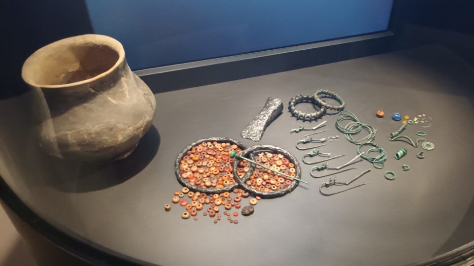 K významným nálezům patří šperky | foto: Silvie Pospíšilová, Český rozhlas K významným nálezům patří šperky