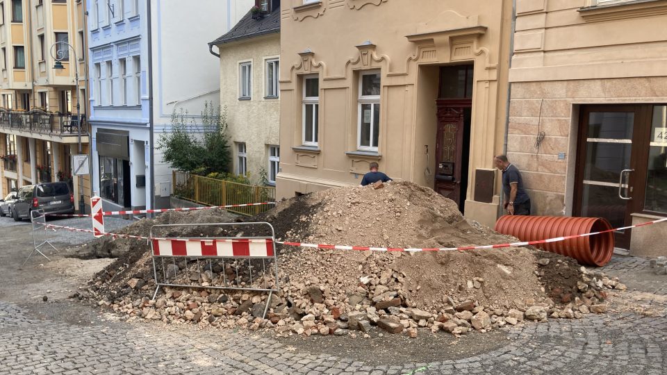 Moravská ulice v Karlových Varech týden po záplavách