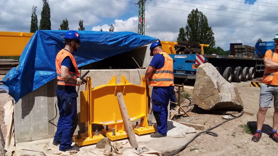 V Sokolově pokračuje stavba Krejcarové lávky přes řeku Ohři