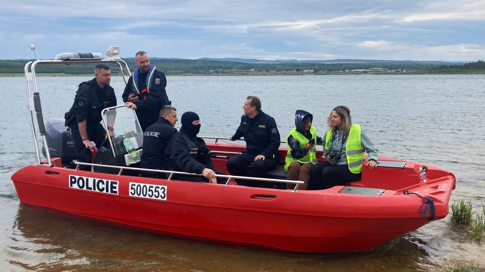 Cvičení záchranářů na jezeru Medard