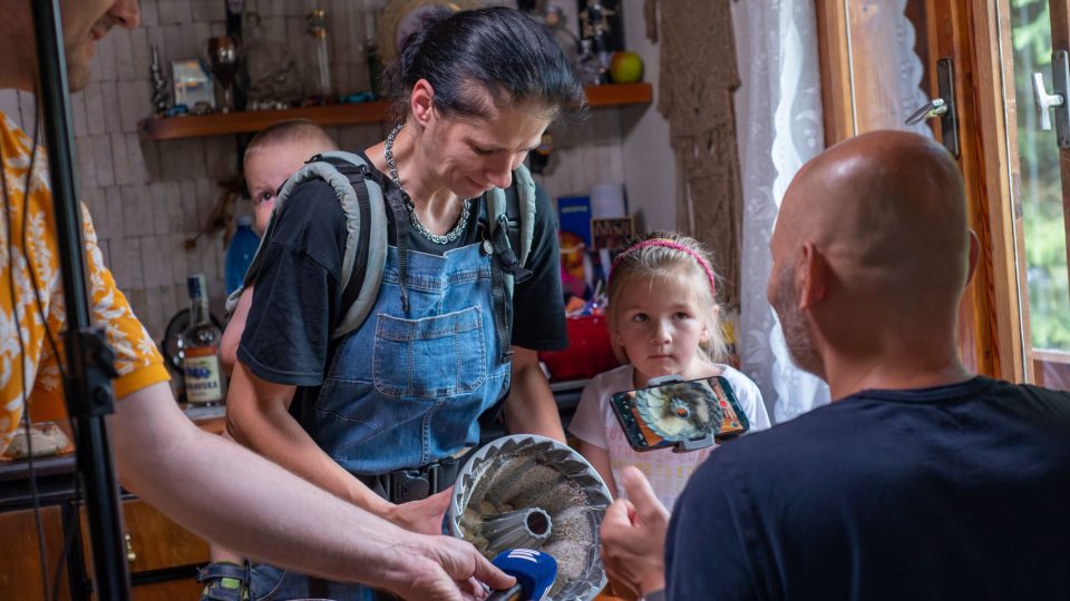 Šárka Čiperová měla kolem sebe i na zádech své malé pomocníky