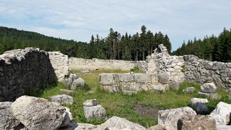 Ruiny kostela sv. Mikuláše