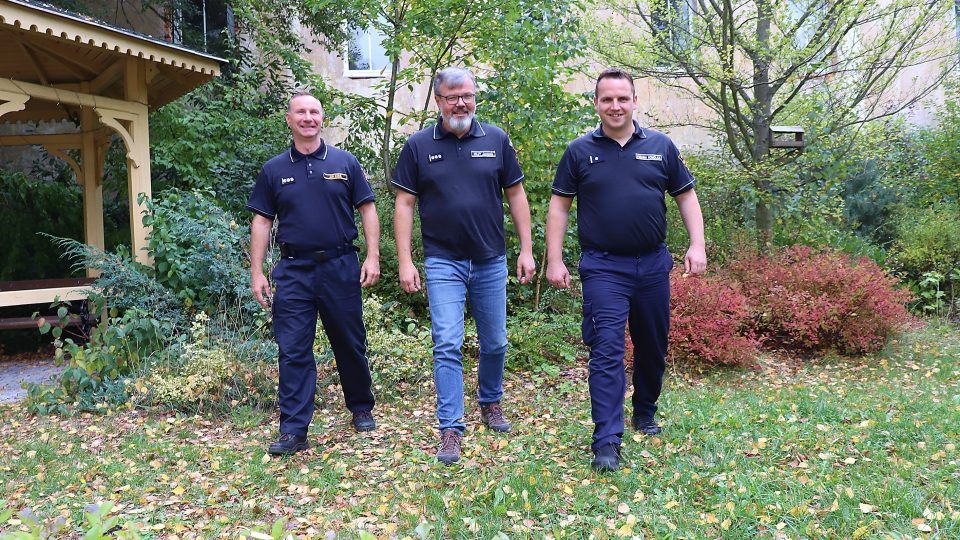 Zástupci dobrovolných hasičů v Karlovarském kraji: Vítězslav Homolka z Pozorky, Jiří Kiss z Chodova a Jaromír Fejt ze Žlutic