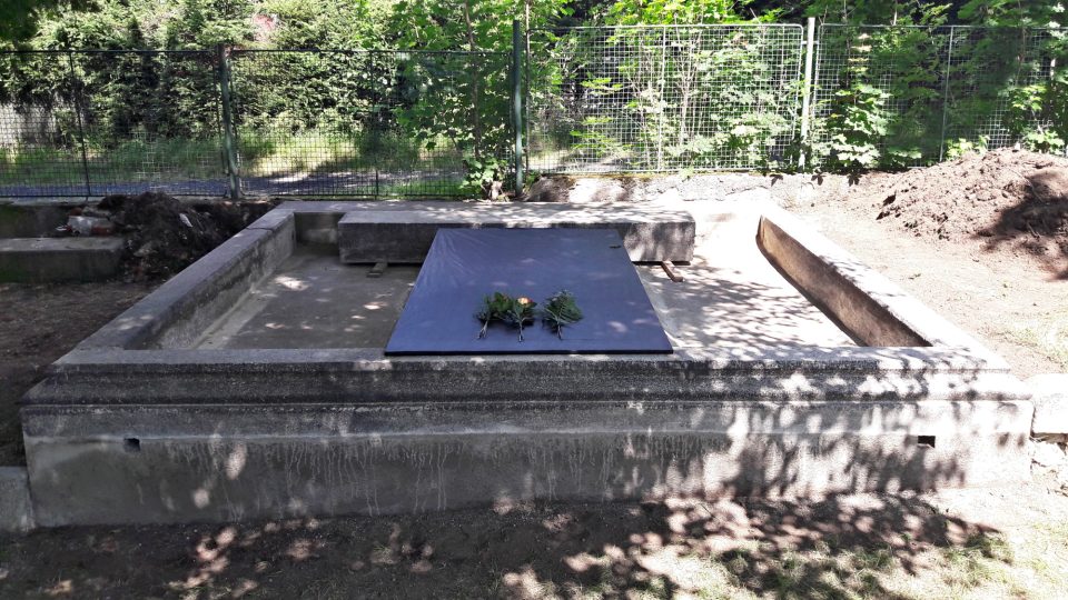 Uložení ostatků rodiny Karla Fenkla a oprava hrobky jsou součástí rozsáhlého projektu radnice