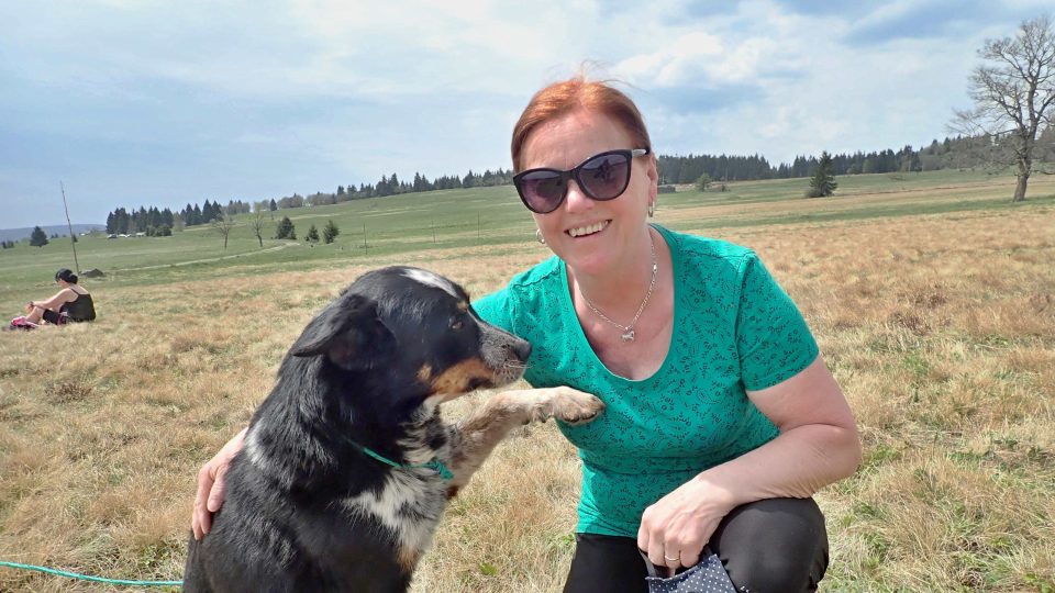 Paní Dagmar Šindelářová ještě před pár lety pásla ovce v okolí, denně s nimi dokázala ujít i patnáct kilometrů, splnila si tak svůj sen