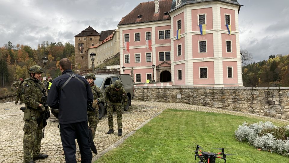 Státní hrad a zámek Bečov posloužil armádě ke speciálnímu cvičení