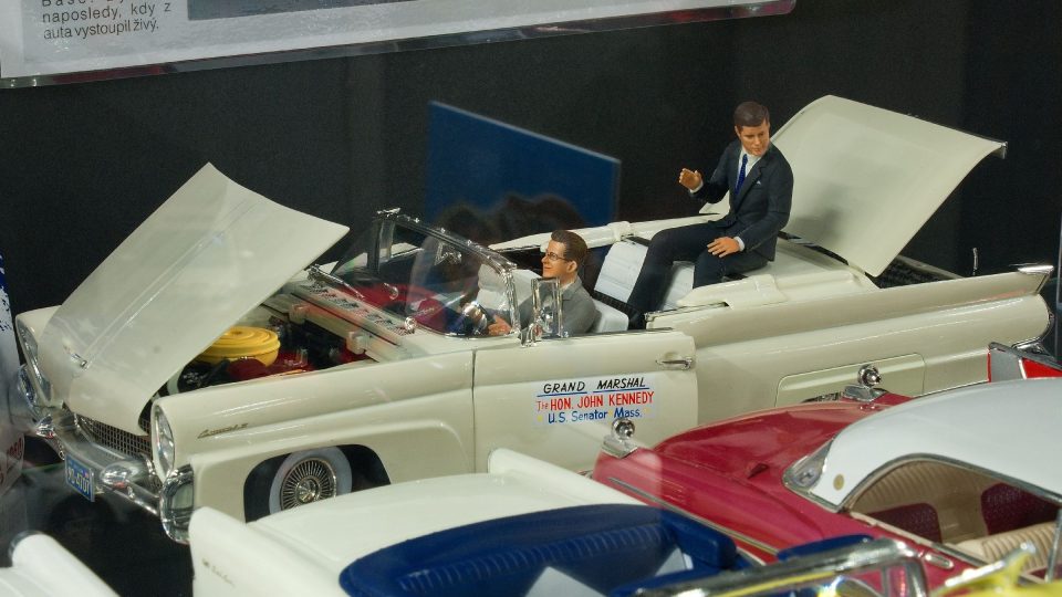 Prezidentské limuzíny doplňuje i vůz prezidenta J. F. Kennedyho