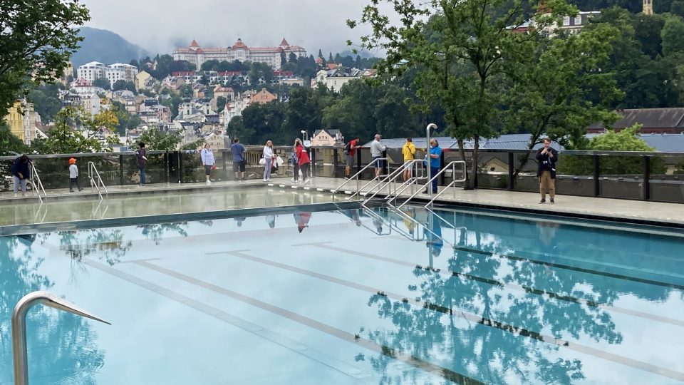 Bazén Thermal s vyhlídkou na město už neměří 50 metrů jako v minulosti  a neslouží pouze jako plavecký