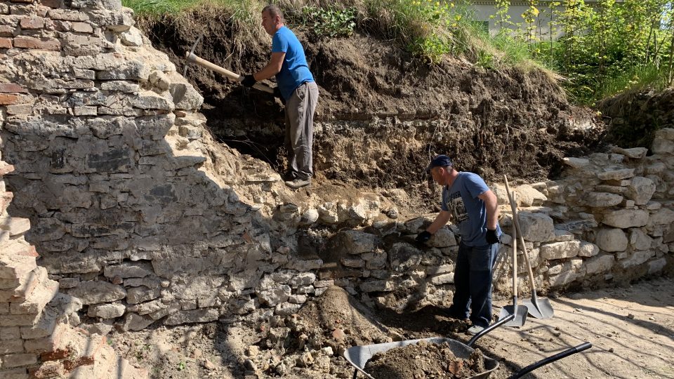 Zámek Valeč na Karlovarsku začal s rekonstrukcí historického skleníku