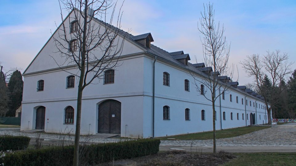 Pevnost poznání sídlí v bývalém dělostřeleckém skladu