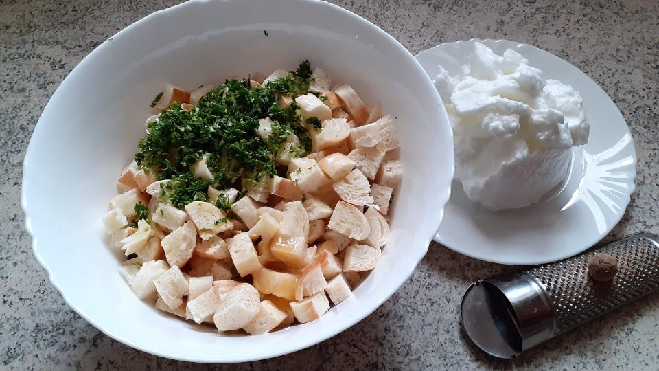 Ingredience na karlovarské knedlíky