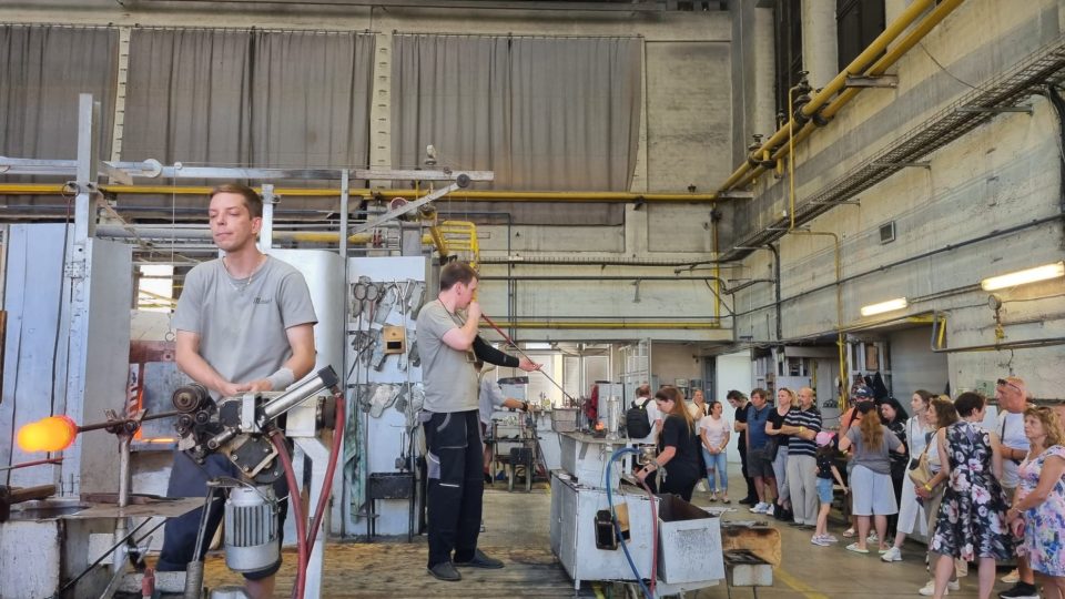 Den mistrů v Karlovarské sklárně Moser