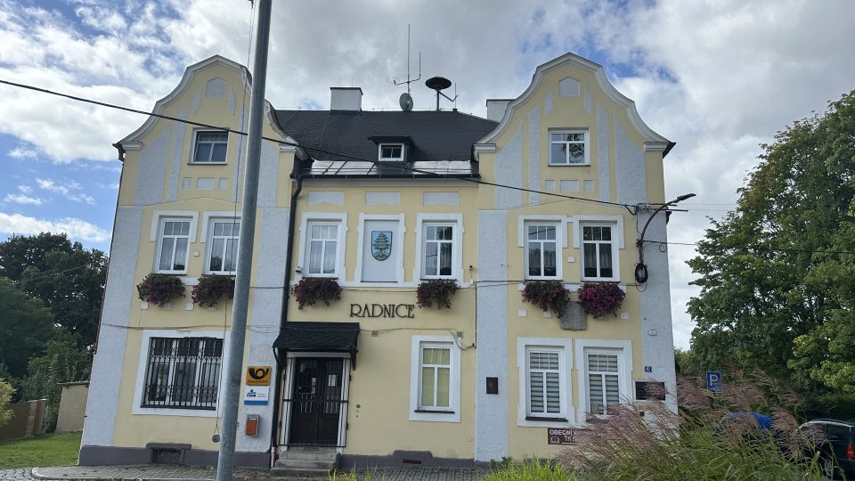 Obecní úřad Tři Sekery | foto: Jana Strejčková, Český rozhlas Obecní úřad Tři Sekery