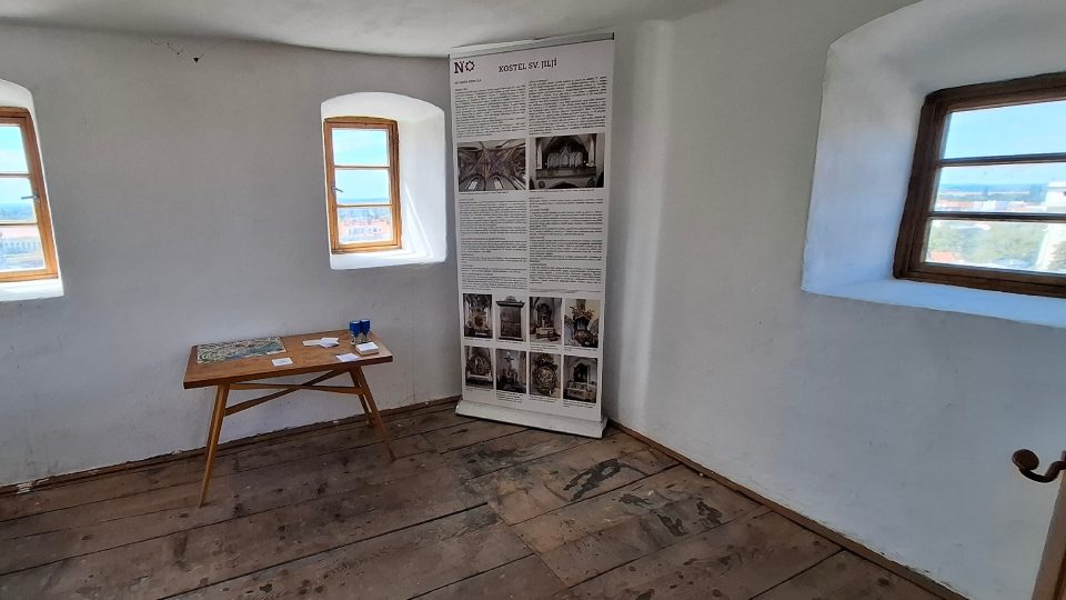 Místnost pověžného se nachází ve výšce 55 metrů