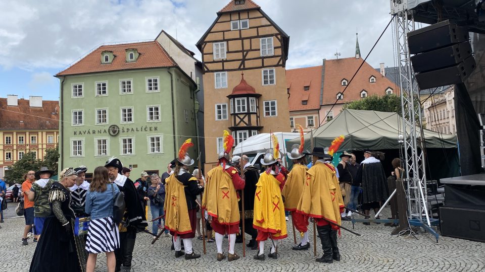 Živé vysílání Českého rozhlasu Karlovy Vary přímo z Valdštejnských slavností | foto: Naďa Krásná, Český rozhlas Živé vysílání Českého rozhlasu Karlovy Vary přímo z Valdštejnských slavností