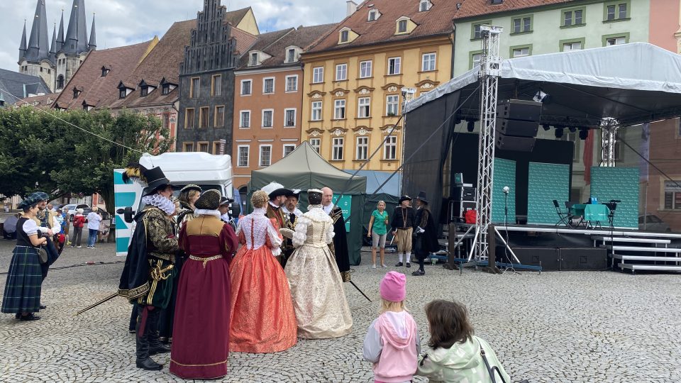 Živé vysílání Českého rozhlasu Karlovy Vary přímo z Valdštejnských slavností | foto: Naďa Krásná, Český rozhlas Živé vysílání Českého rozhlasu Karlovy Vary přímo z Valdštejnských slavností