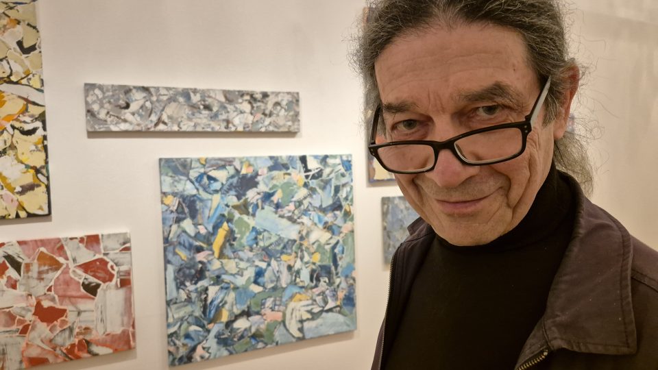 Konceptuální umělec Pavel Büchler na výstavě Známky života  v chebské Galerii výtvarného umění