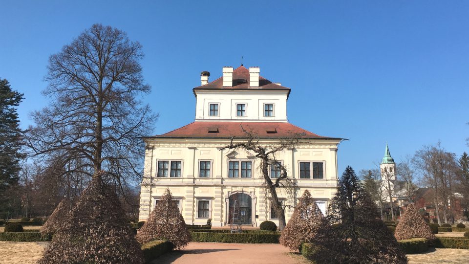 V Letohrádku sídlí pobočka Galerie umění Karlovy Vary