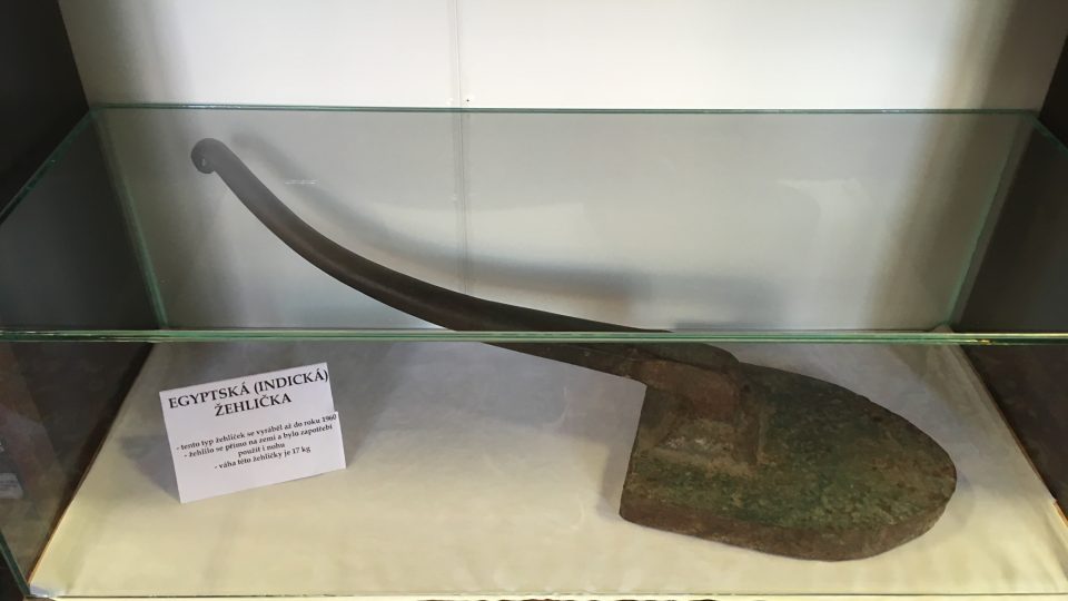 Egyptská žehlička váží 17 kilogramů.JPG