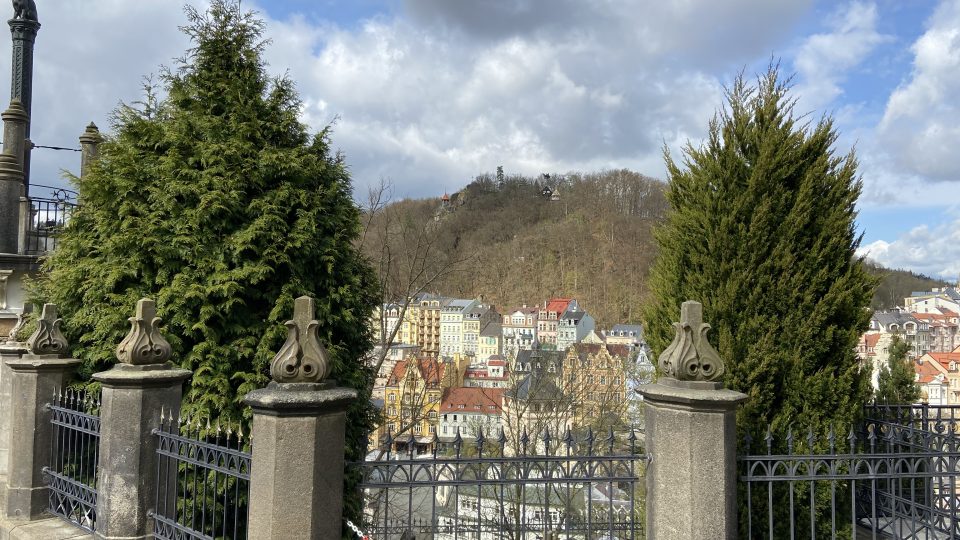 Výhled od vily Lützow na Karlovy Vary